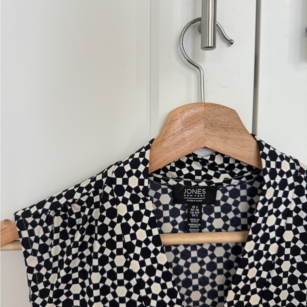 Jones New York Monochrome Patterned Top